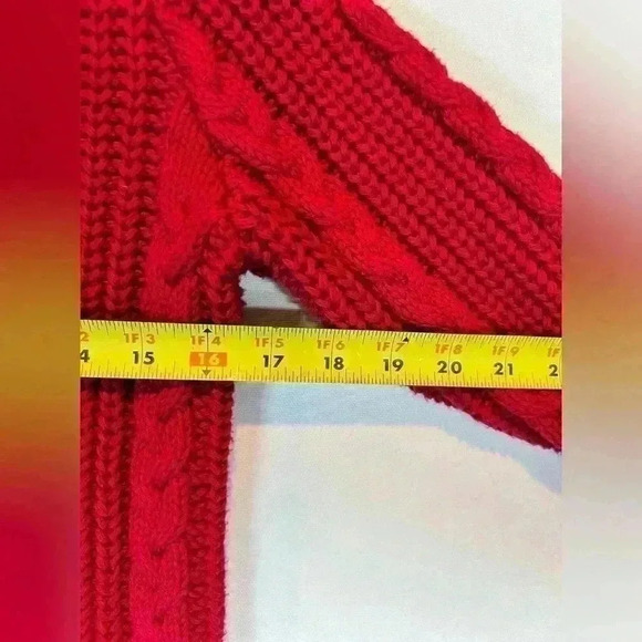 LL Bean Red chunky cable knit crew neck sweater size M button shoulder pull over - Picture 7 of 9